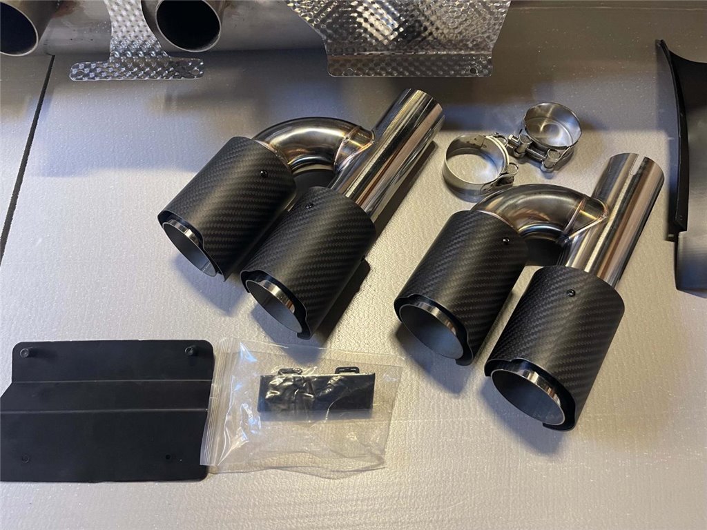 PARAURTI POSTERIORE G80 M3 PERFORMANCE LOOK CON SCARICO PER BMW G20-G20 M3 PARAURTI POSTERIORE G80 M3 PERFORMANCE LOOK CON SCARICO PER BMW G20-G20 M3