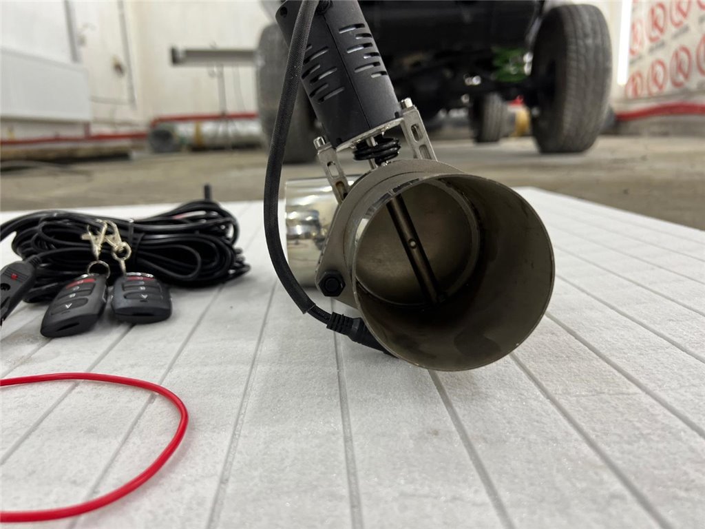 Elektrisch ferngesteuertes Leistungsventil für Abgasanlage Mercedes-Benz W463-Dekorative und funktionelle Accessoires Elektrisch ferngesteuertes Leistungsventil für Abgasanlage Mercedes-Benz W463-Dekorative und funktionelle Accessoires