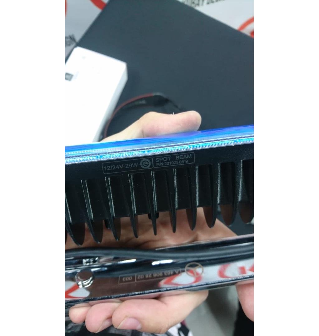 Kohlefaser Frontdachspoiler mit LEDs für Mercedes-Benz W463A 4x4 A4638807303/008-G Class W463A 4x4 Kohlefaser Frontdachspoiler mit LEDs für Mercedes-Benz W463A 4x4 A4638807303/008-G Class W463A 4x4