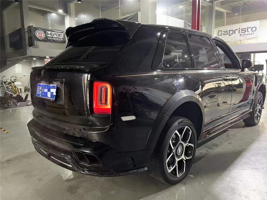 FORGED Сarbonfaser-Karosseriekit im Mansory-Stil für Rolls-Royce Cullinan-Rolls Royce Cullinan