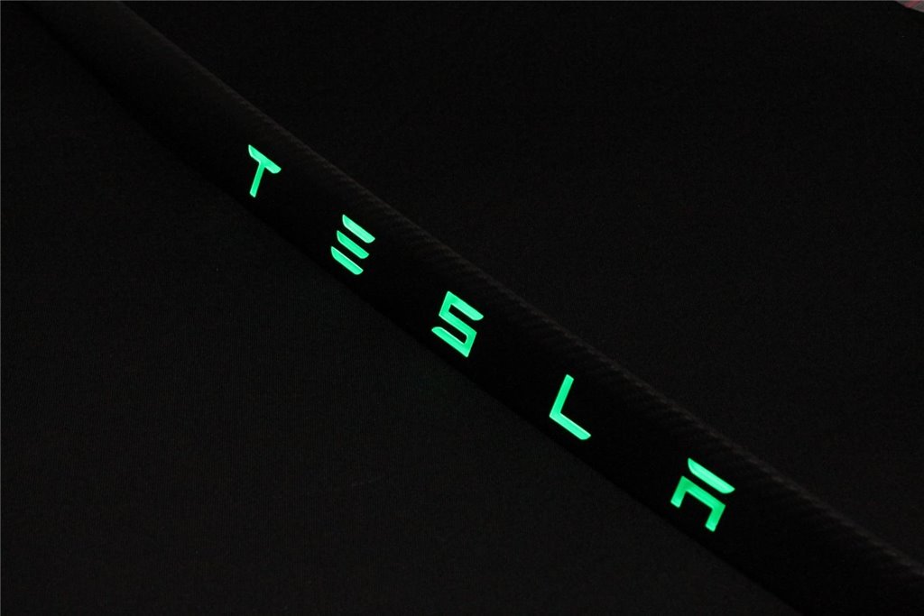 Kofferraumverkleidung aus Kohlefaser mit LED für Tesla Modes S-Modes S Kofferraumverkleidung aus Kohlefaser mit LED für Tesla Modes S-Modes S