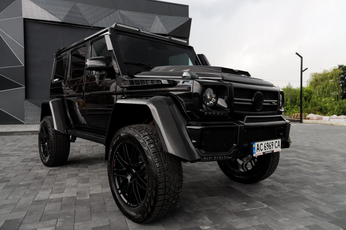 Mercedes Benz W463 4x4 G Class Front view of 2003 Mercedes-Benz G500 4×4² in black with lifted suspension