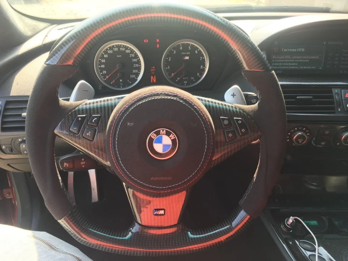 Carbon Fiber & Alcantara Flat-Bottom Steering Wheel for BMW M5 E60 M6 E63 (2) BMW M6 E63 carbon fiber flat bottom wheel
