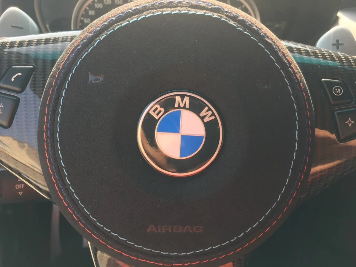Flat bottom carbon wheel BMW M6 E63 cockpit