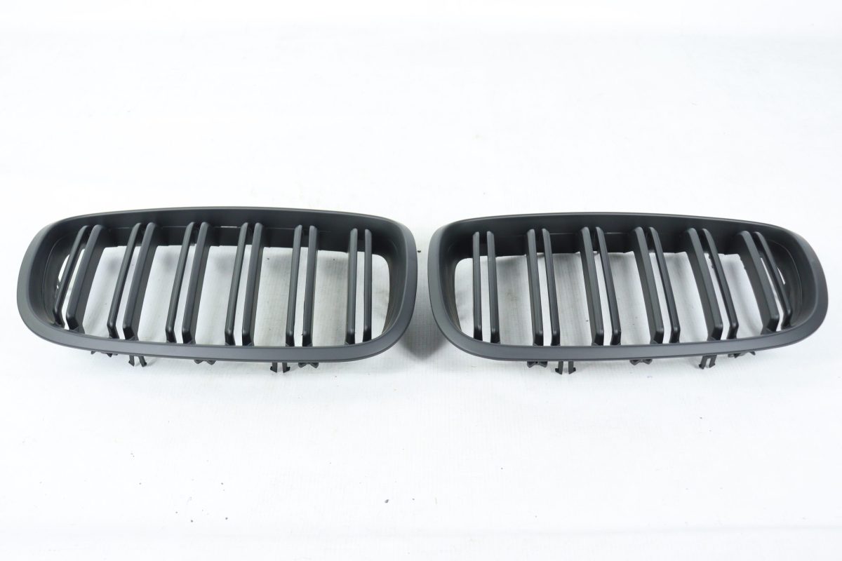 BMW X5 E70 black grille
