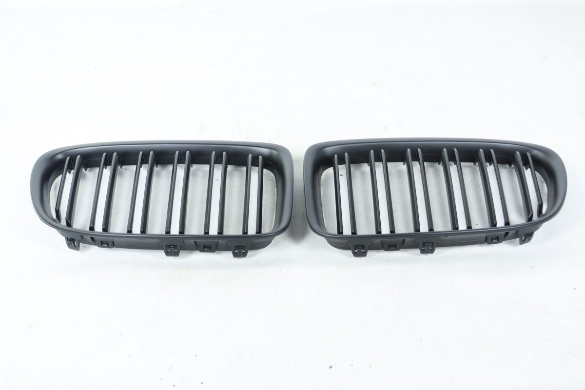 BMW X1 E84 matte grille