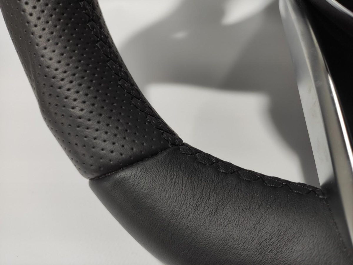 dual leather grip piano black wheel mercedes