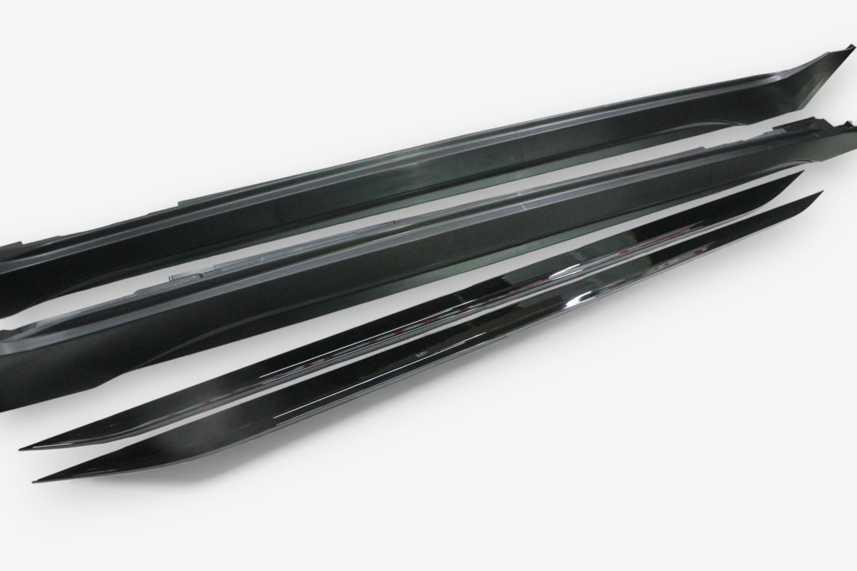 Kubay Design RS7 black side skirt set