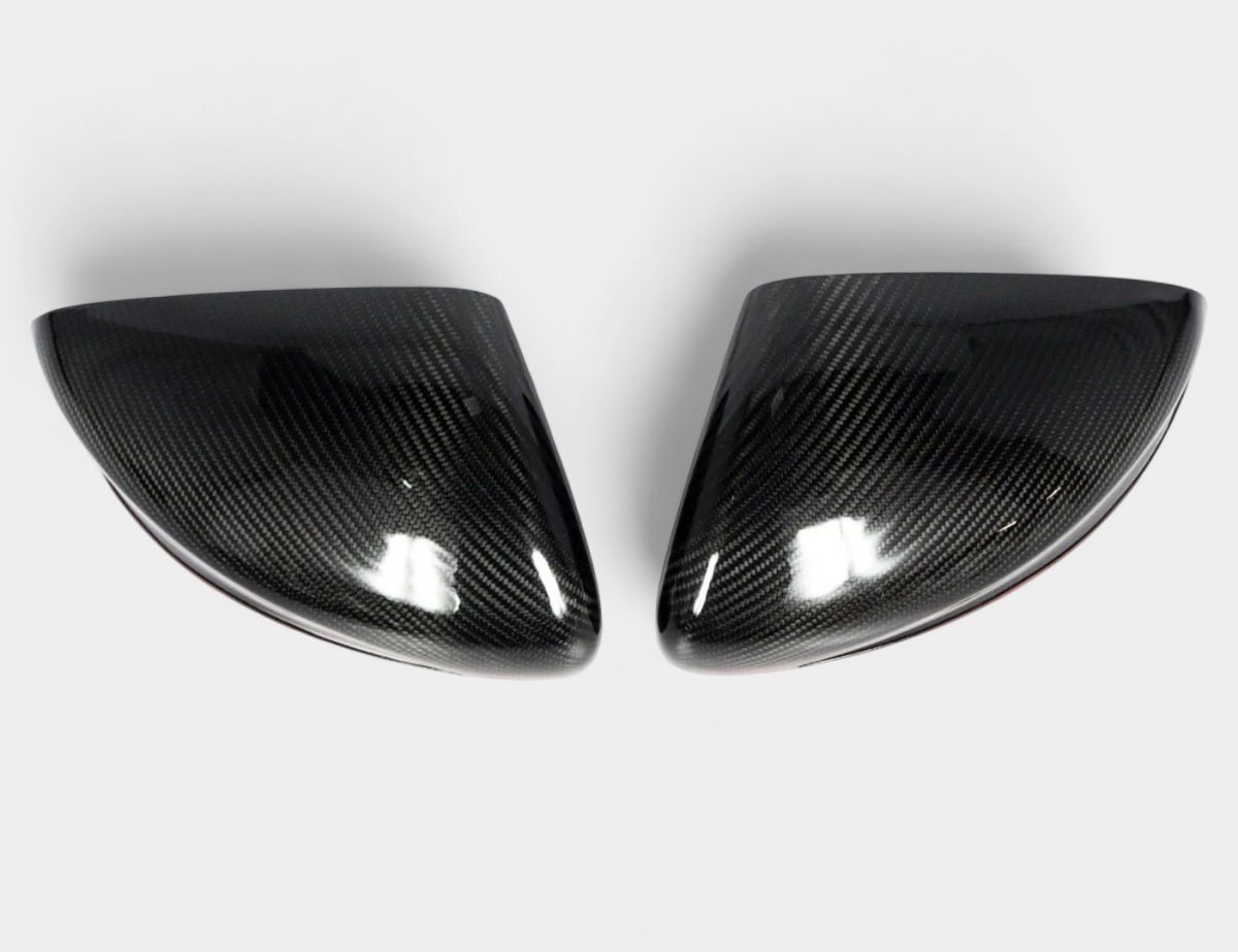 Detailed carbon weave texture on G-Class mirror covers