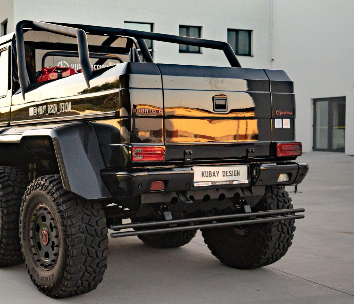 Off-road protection rear skid plate in black finish for W463 6×6 G-Wagon.