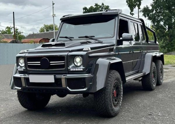 Mercedes G-Class W463 6×6 hood scoop in W463A style made from carbon fiber