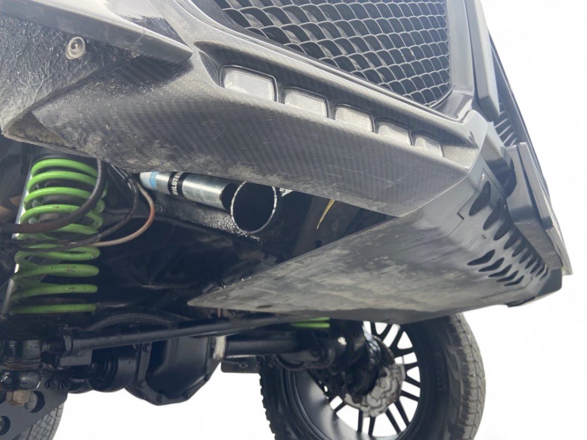 Gloss carbon AMG bumper lip with original LED lights for Mercedes-Benz G-Wagon W463 4×4² – Kubay Design performance part.