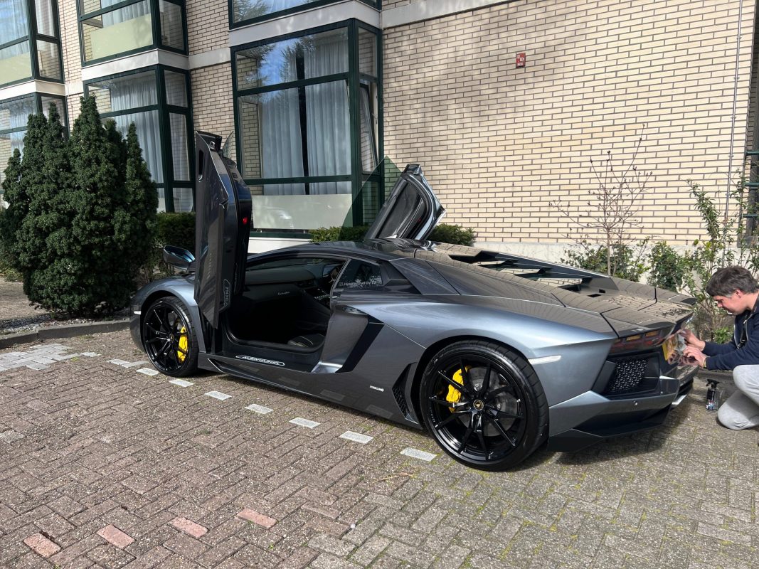 Lamborghini Aventador (7)