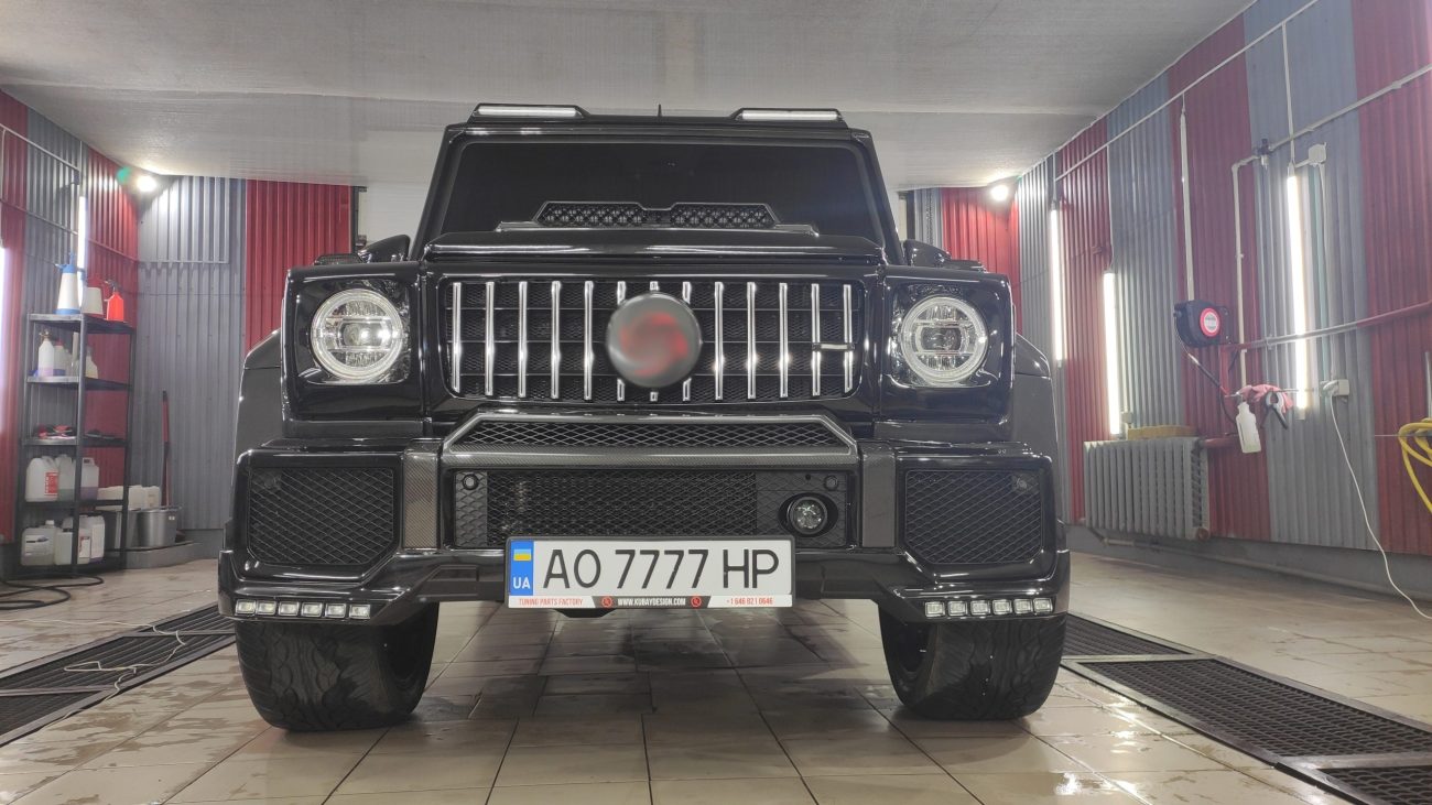 Mercedes benz W463 with Carbon Widestar kit (1)