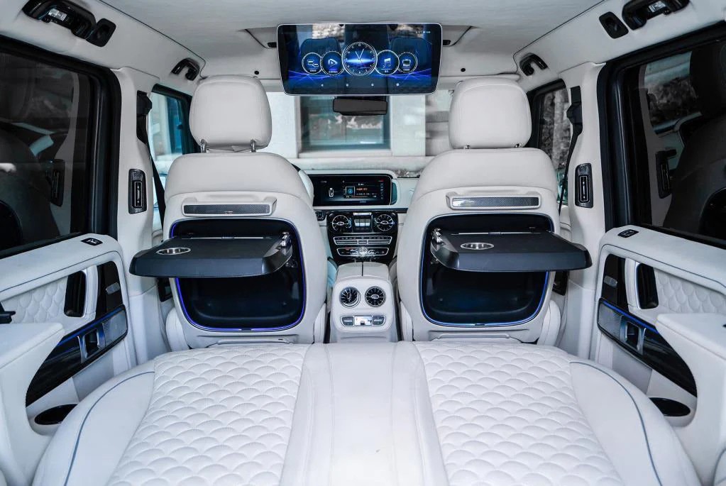 Roof-Mounted LCD LED Screen for Mercedes-Benz G-Class W463A Overhead LCD LED display for Mercedes-Benz G-Class W463A interior
