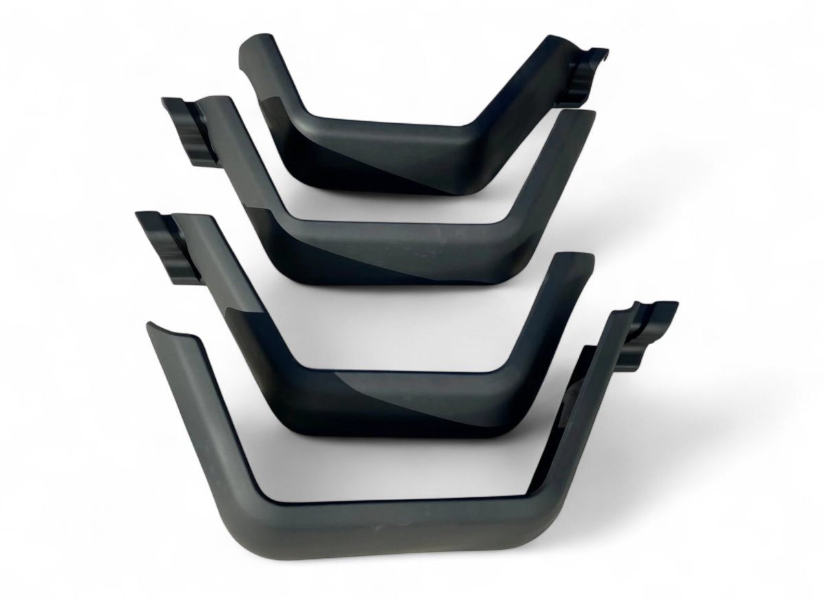 Unpainted fiberglass fender flares for Mercedes-Benz G-Class W463 – 4×4²-style rugged design.