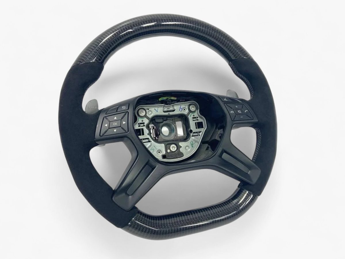 Kubay Design carbon Alcantara steering wheel with paddle shifts for Mercedes-Benz W463 – sporty and luxurious.