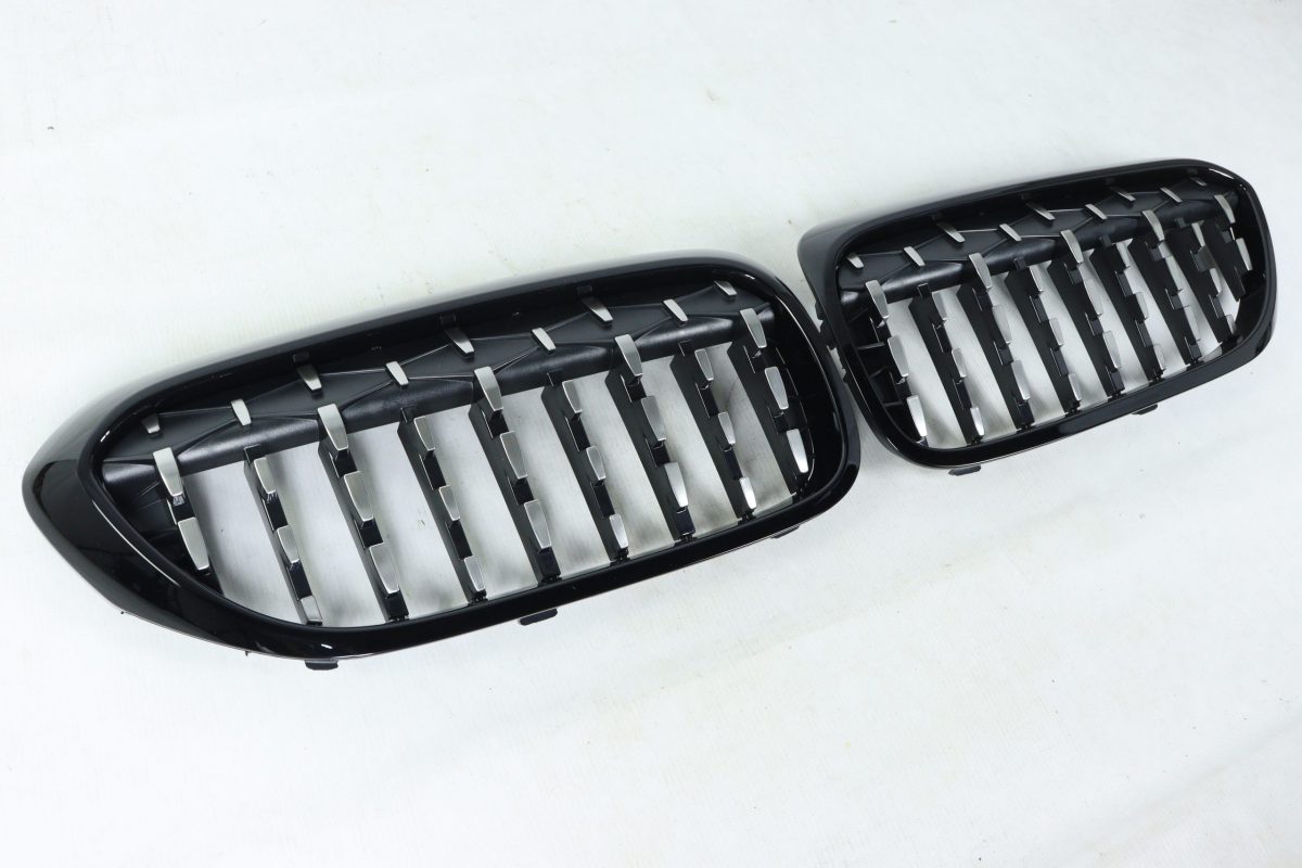 Gloss black diamond grilles G30