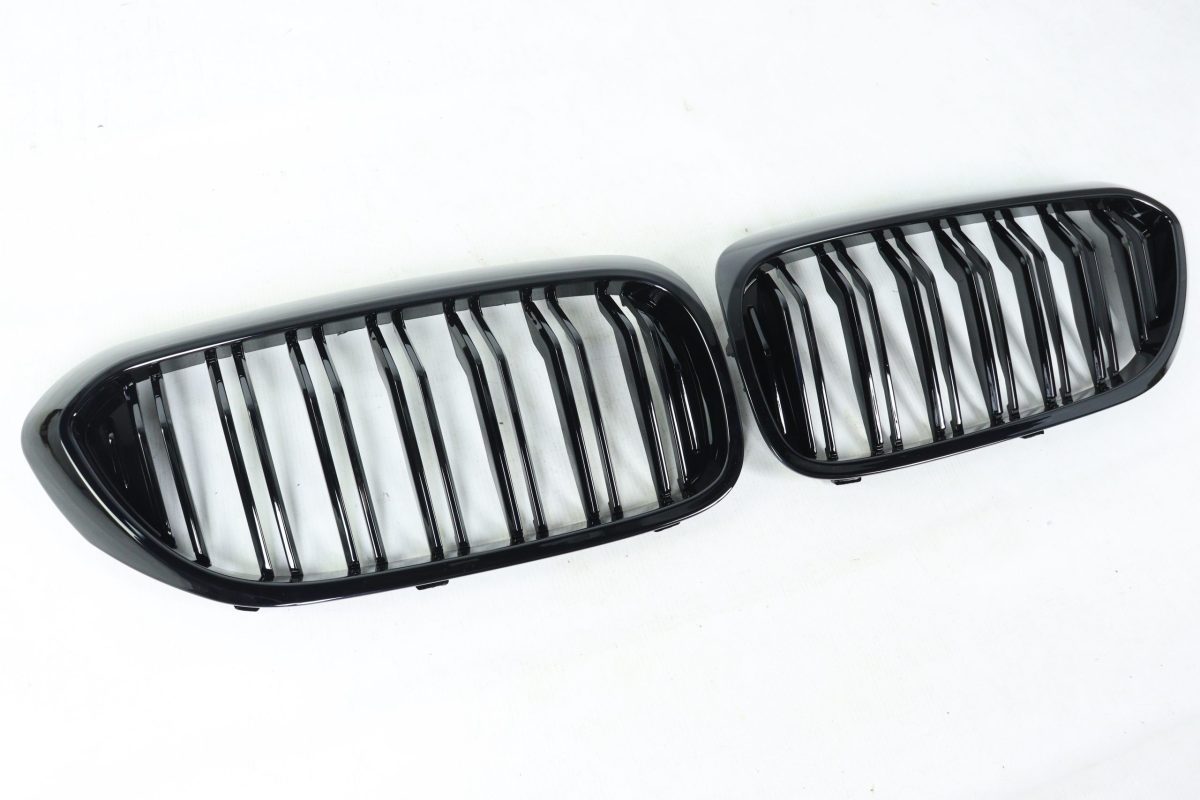 M-style black kidney grilles BMW G30