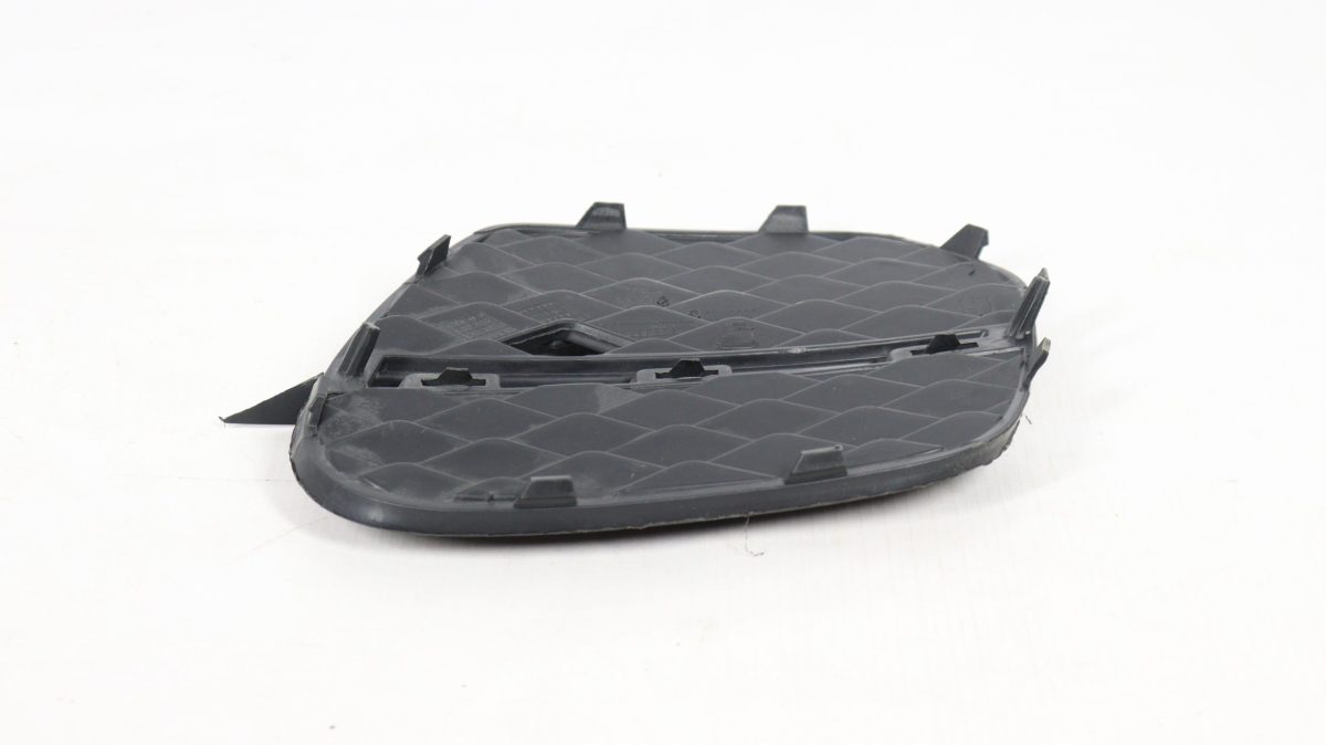 E70 LCI closed bumper insert