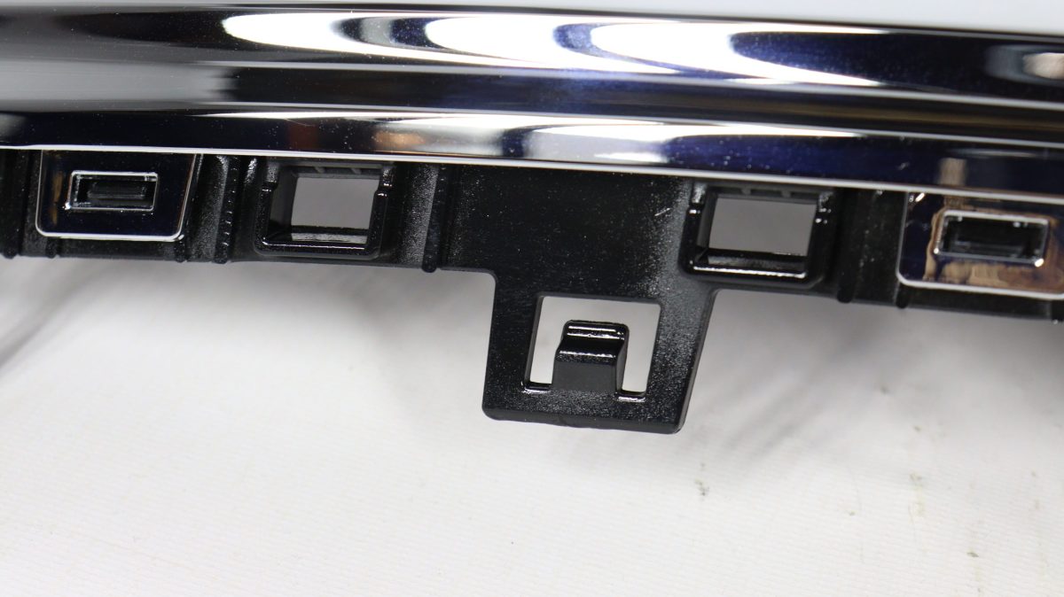 Audi A7 2013 front bumper chrome grille
