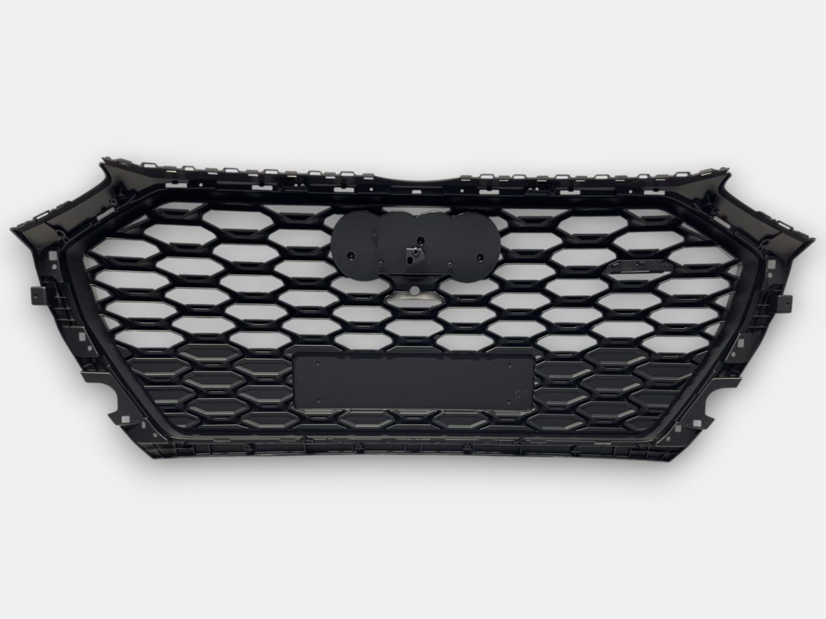 Audi Q5 black radiator grille upgrade
