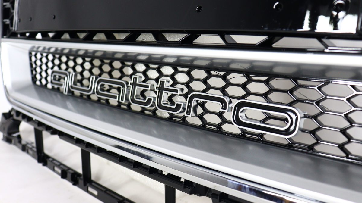 RSQ5 mesh grille with QUATTRO text