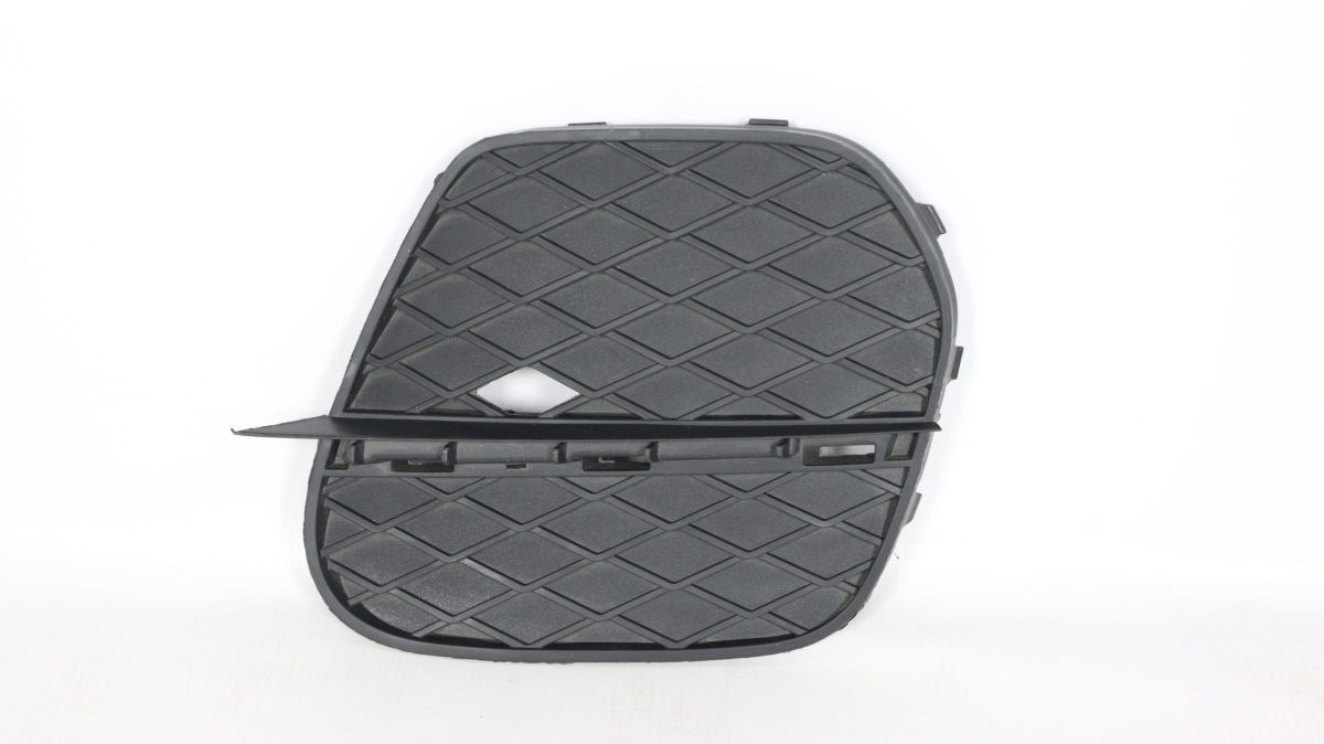 BMW X5 facelift right bumper grille