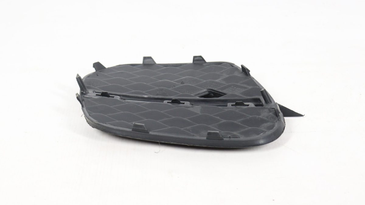 E70 LCI closed bumper insert right