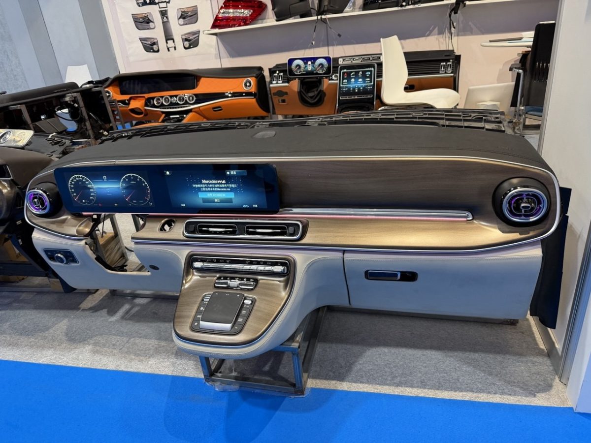 dashboard Mercedes V-Class W447 OEM monitor interior
