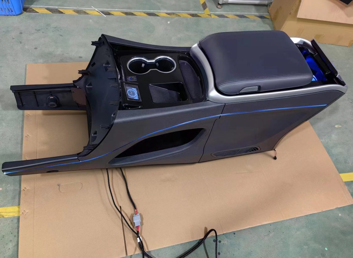 Mercedes V-Class center console with fridge